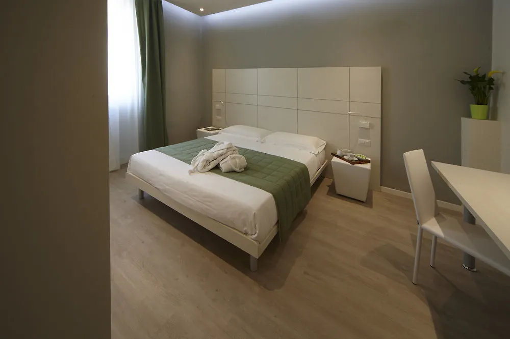 Navigliotel 19 - Rooms & Suites Милан 2*,  Италия