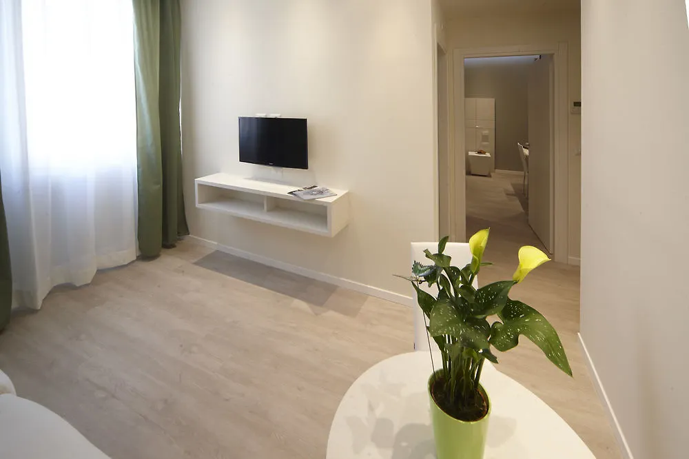 Navigliotel 19 - Rooms & Suites Милан 2*,  Италия